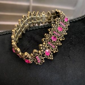 Stretch bracelet with pink stones